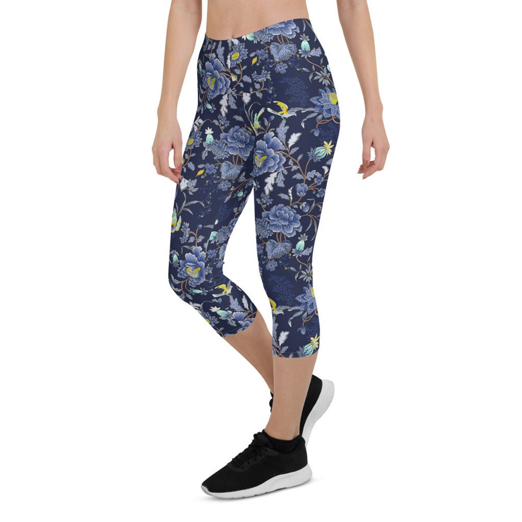 Leggings Capri con estampado floral oriental sobre azul marino
