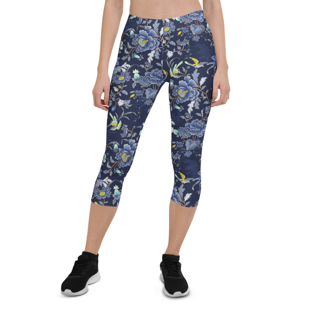 Leggings Capri con estampado floral oriental sobre azul marino