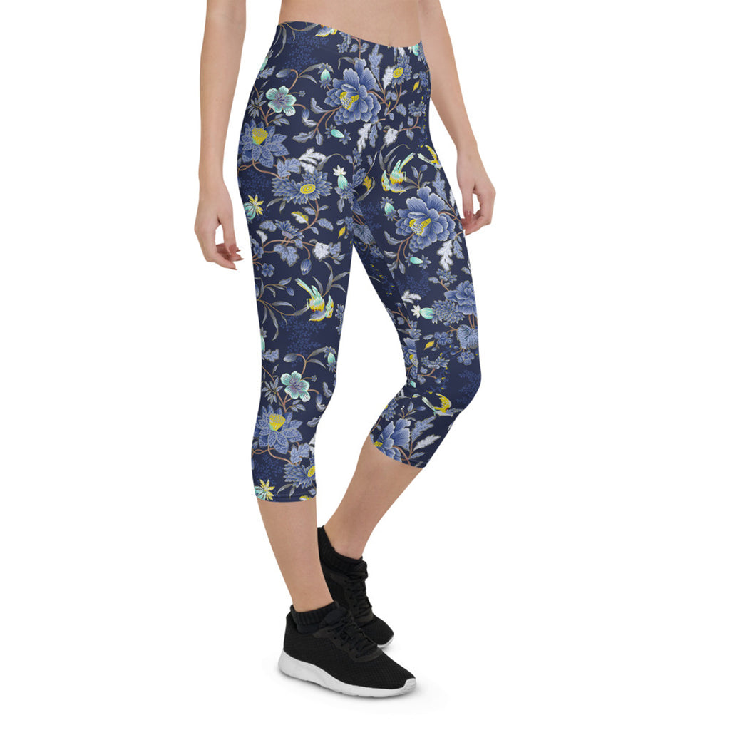 Leggings Capri con estampado floral oriental sobre azul marino