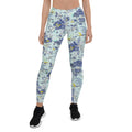Leggings con estampado floral oriental sobre fondo azul claro